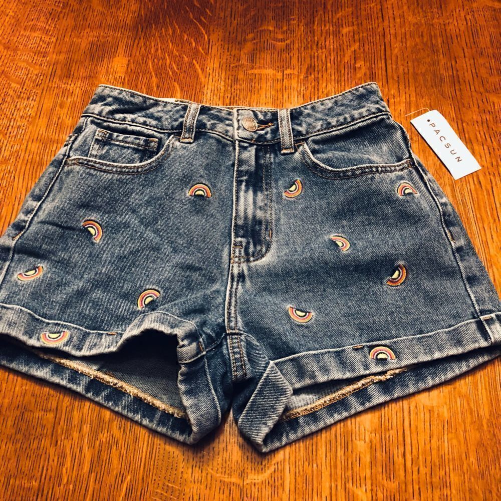 NWT Pacsun Rainbow Embroidered Mom Shorts Size 23 - Picture 3 of 6